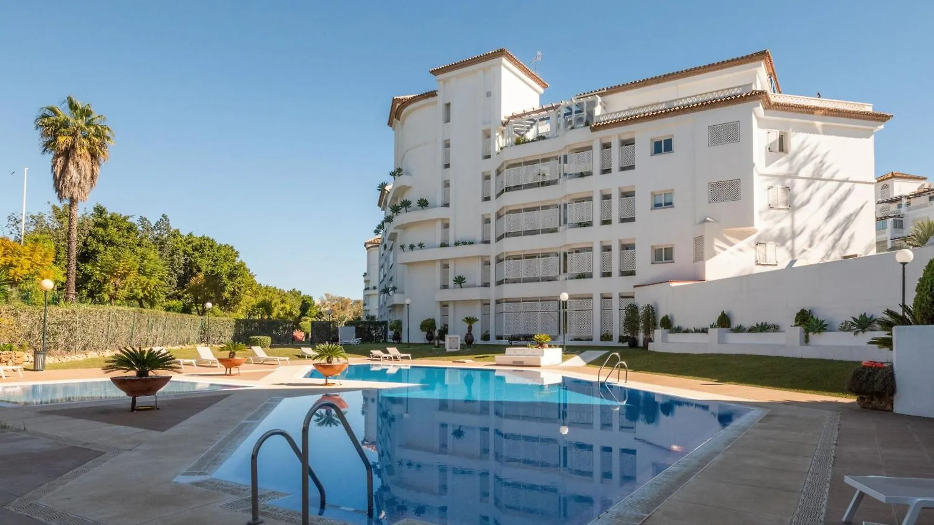 Las Gaviotas - Playas Del Duque - Puerto Banus Marbella Apartment